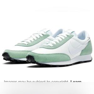 COPY - Nike Daybreak Enamel Green/Summit White Running Shoes Women's Size 9